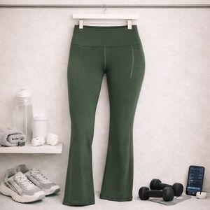 GapFit Flare Leggings Olive Green Yoga Pants Pockets Womens M NWOT